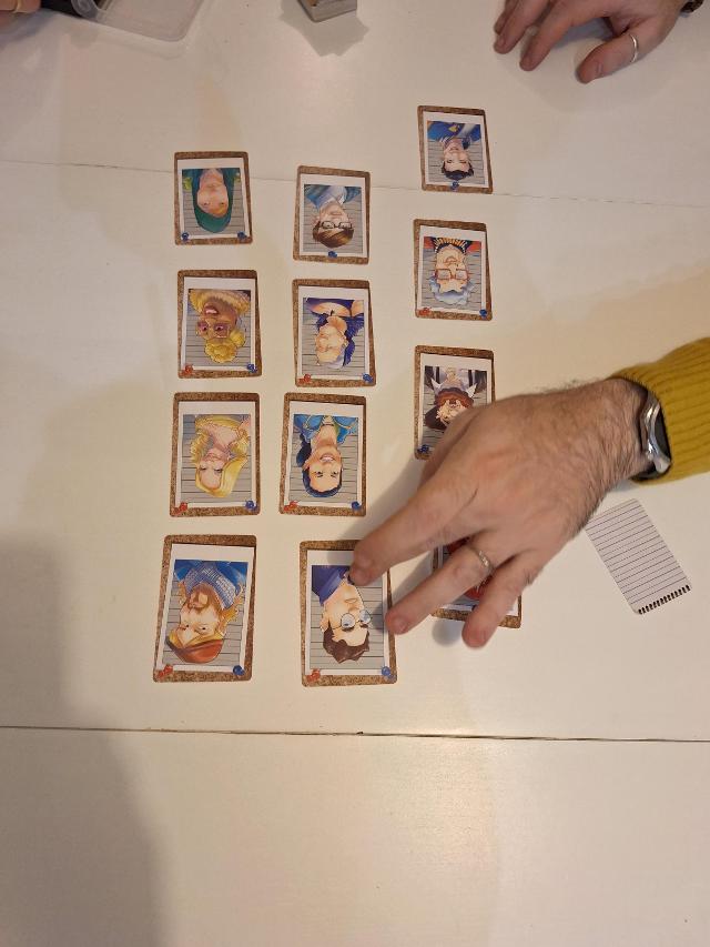 Unusual Suspects on the table, photo by Artur Rodríguez Coma