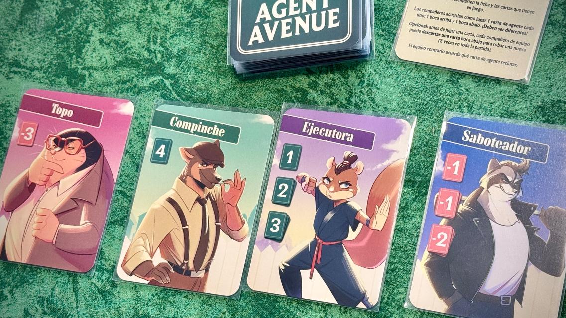 Agent Avenue på bordet, foto af Dídac