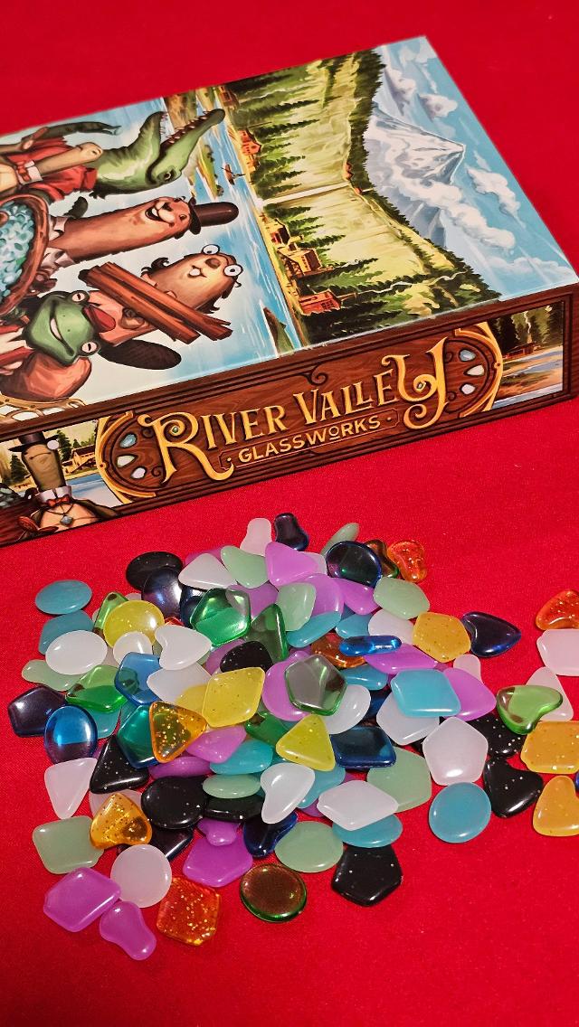 River Valley Glassworks na stole, foto: Gent Canaj