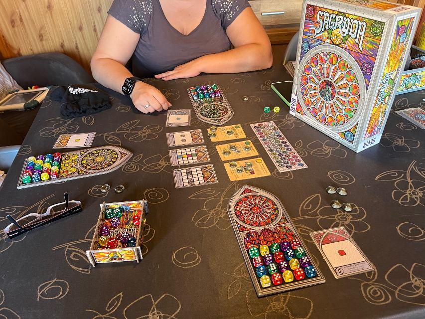 Sagrada auf dem Tisch, Foto von Bruno Circulo Friki