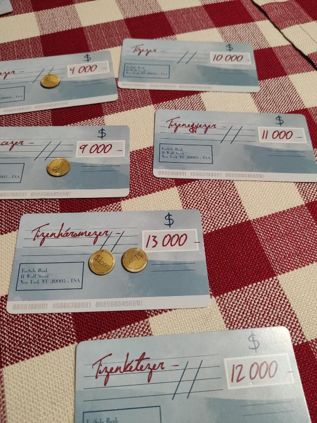 For Sale on the table, photo by tienlevy