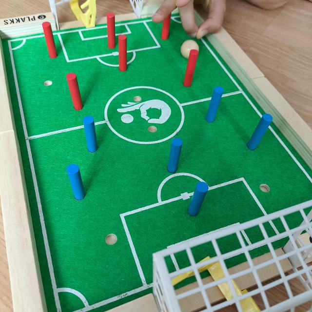 Mini Plakks on the table, photo by Guillermo Sordo Sáinz