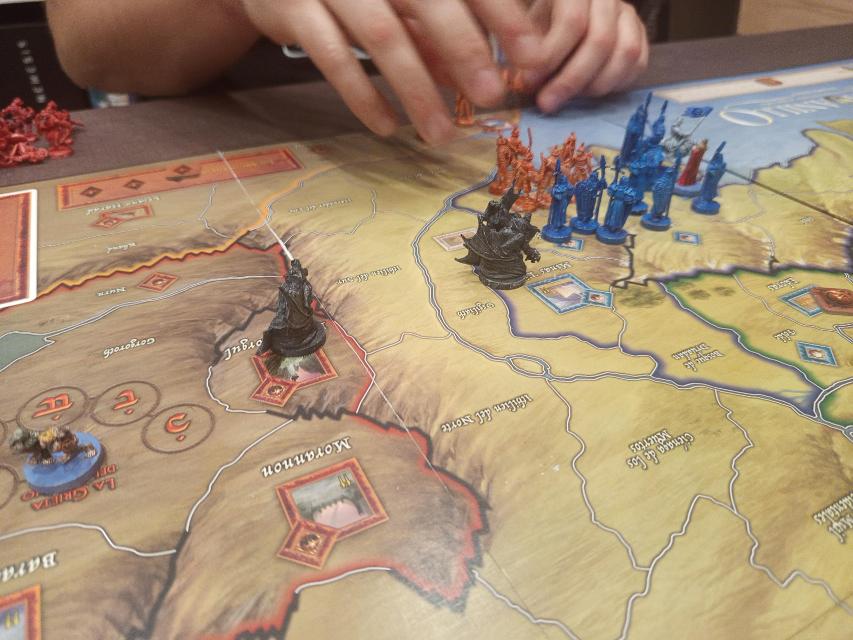War of the Ring: Second Edition pe masă, fotografie de Ferran A Sales