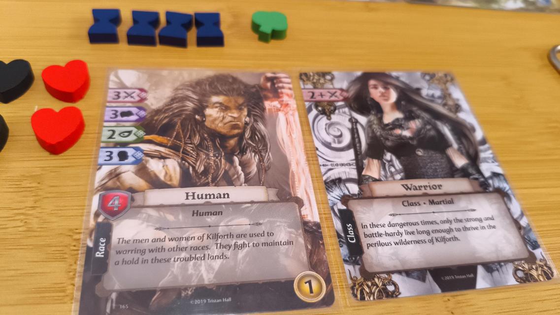 Gloom of Kilforth: A Fantasy Quest Game على الطاولة، صورة من Mochilo