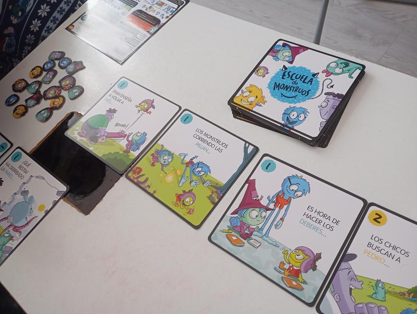 Escuela de Monstruos on the table, photo by Alejandro Bethencourt