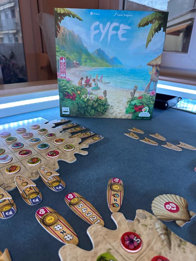 FYFE na stole, foto: Crecer jugando