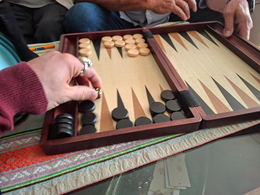 Backgammon sur la table, photo de Artur Rodríguez Coma