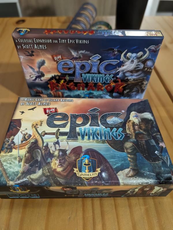 Tiny Epic Vikings pe masă, fotografie de Brandon Storm