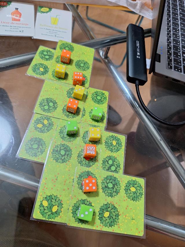 Grove: 9 card solitaire game on the table, photo by Artur Rodríguez Coma