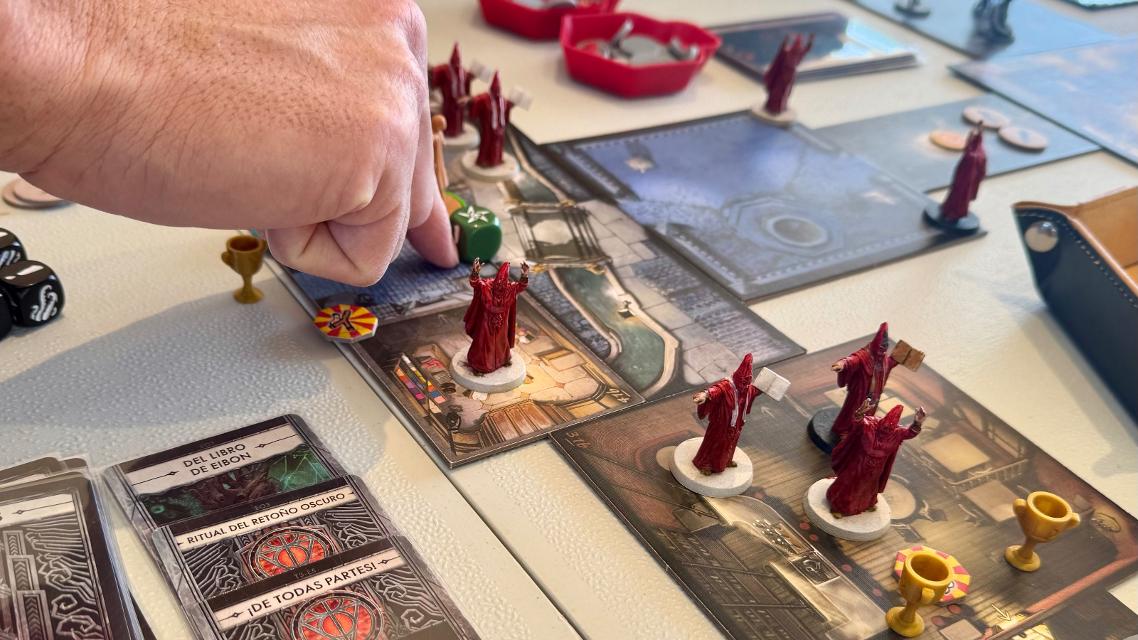 Cthulhu: I smrt může zemřít na stole, foto: Víctor N