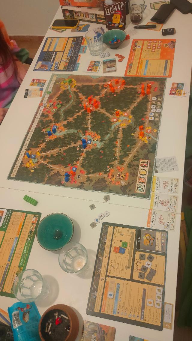 Root sobre la taula, foto de Xerta