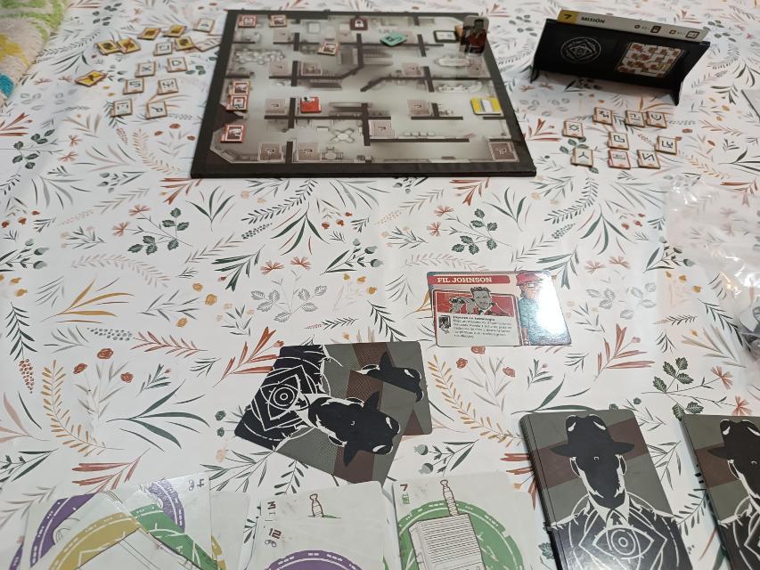 The Initiative on the table, photo by Viafora - Francesc