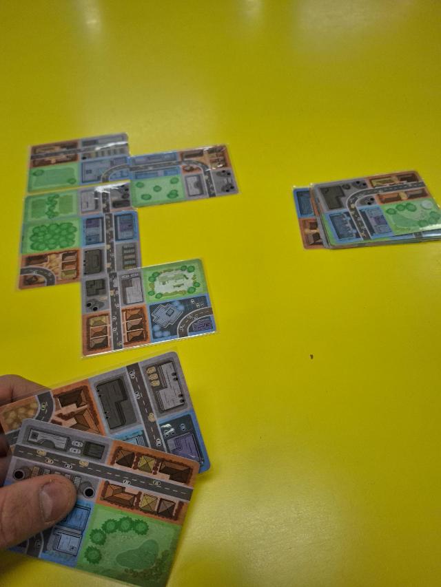 Sprawlopolis on the table, photo by Artur Rodríguez Coma