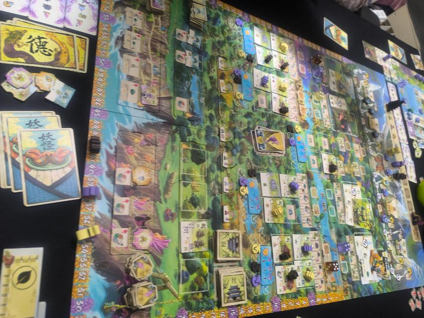 Bitoku sur la table, photo de Sapinto