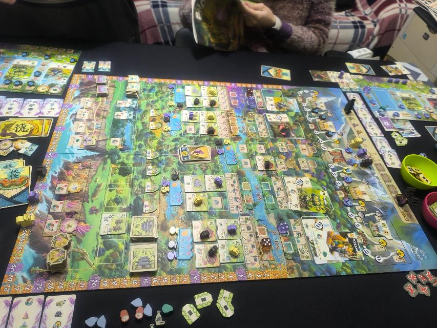 Bitoku sur la table, photo de Sapinto