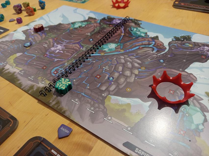 Leviathan Wilds na stole, zdjęcie: Ferran A Sales