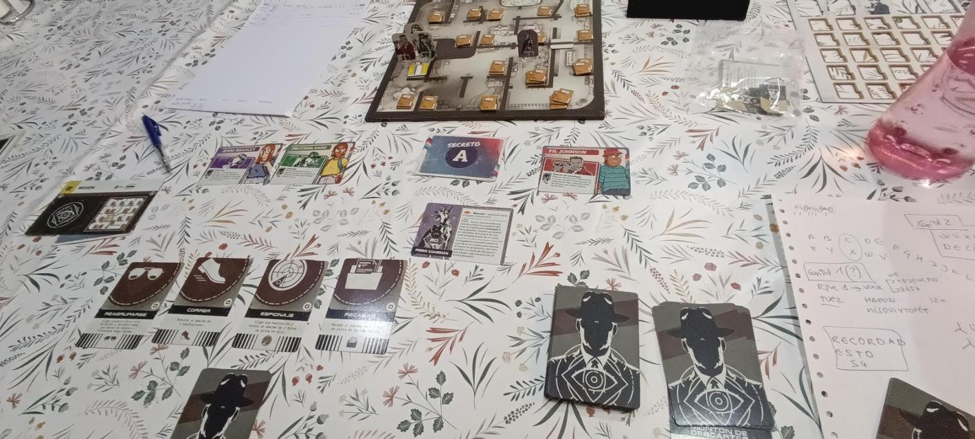 The Initiative on the table, photo by Viafora - Francesc