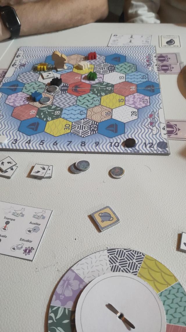 Unpublished Prototypes na stole, zdjęcie: Jaime Mayol