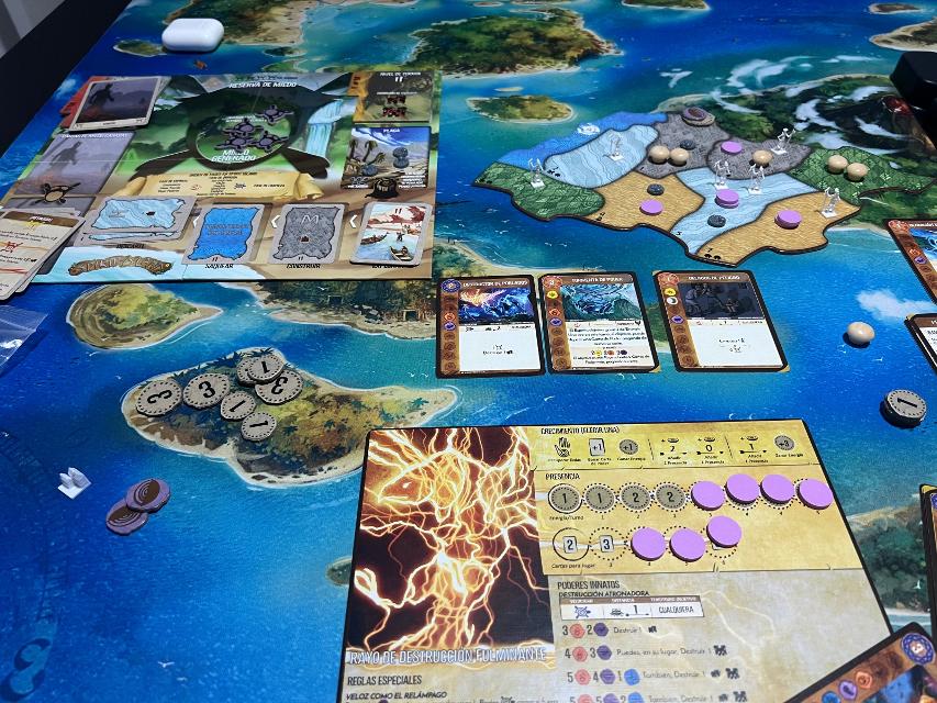 Spirit Island sul tavolo, foto di JoyCinnamon