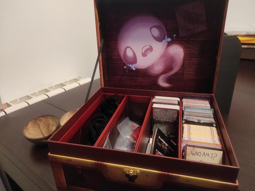 The Binding of Isaac: Four Souls – Ultimate Collector's Edition on the table, photo by Pauliss