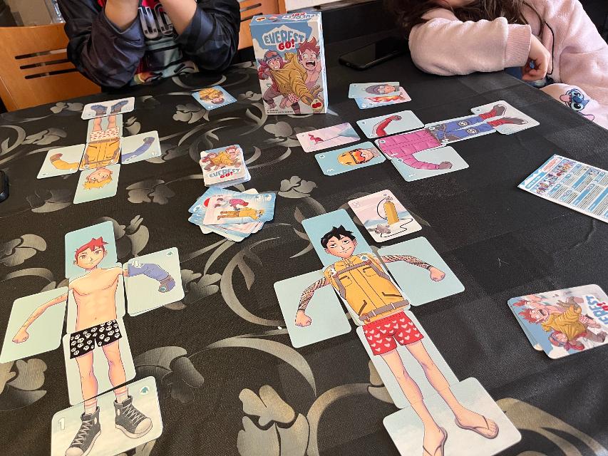 Everest Go! on the table, photo by Bruno Circulo Friki