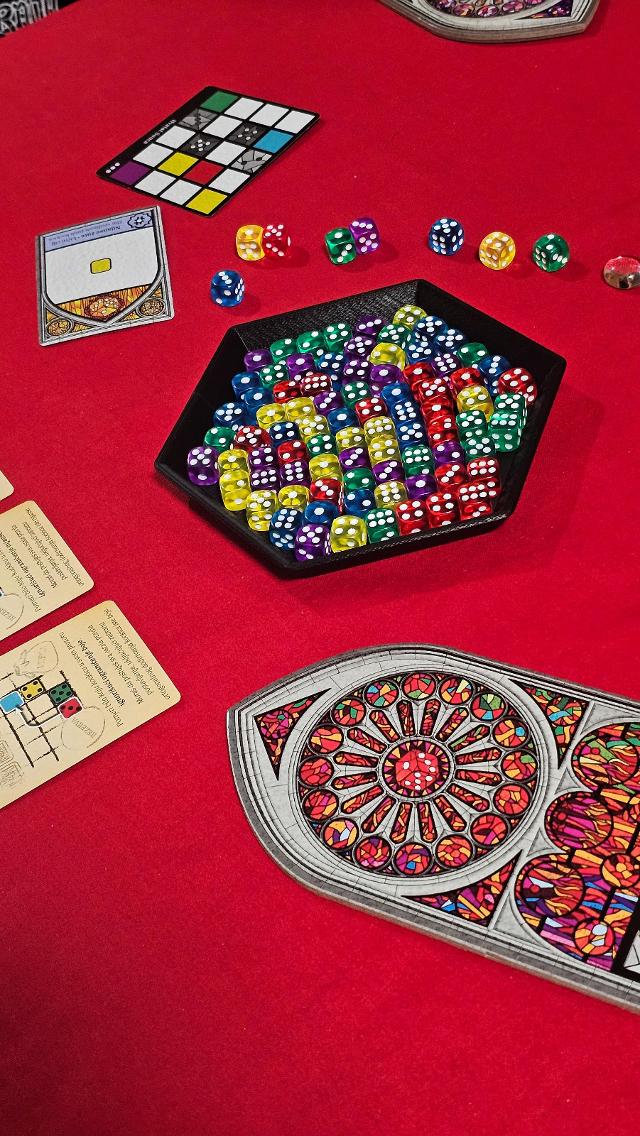 Sagrada auf dem Tisch, Foto von Gent Canaj