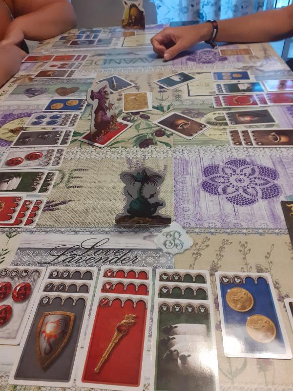 Dragons on the table, photo by Raúl