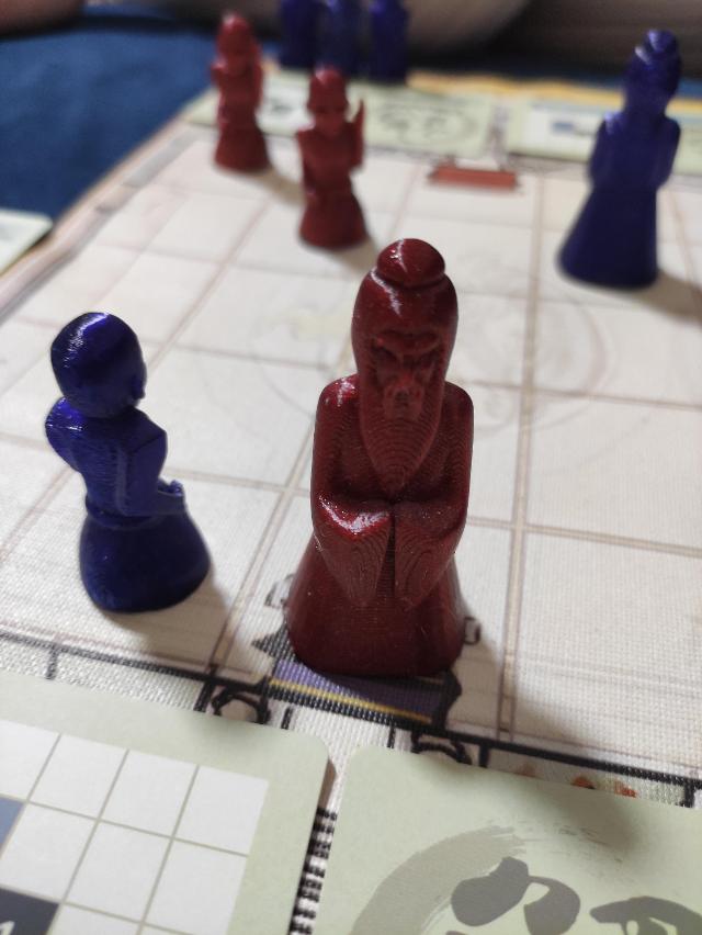 Onitama sobre la taula, foto de Sebashi