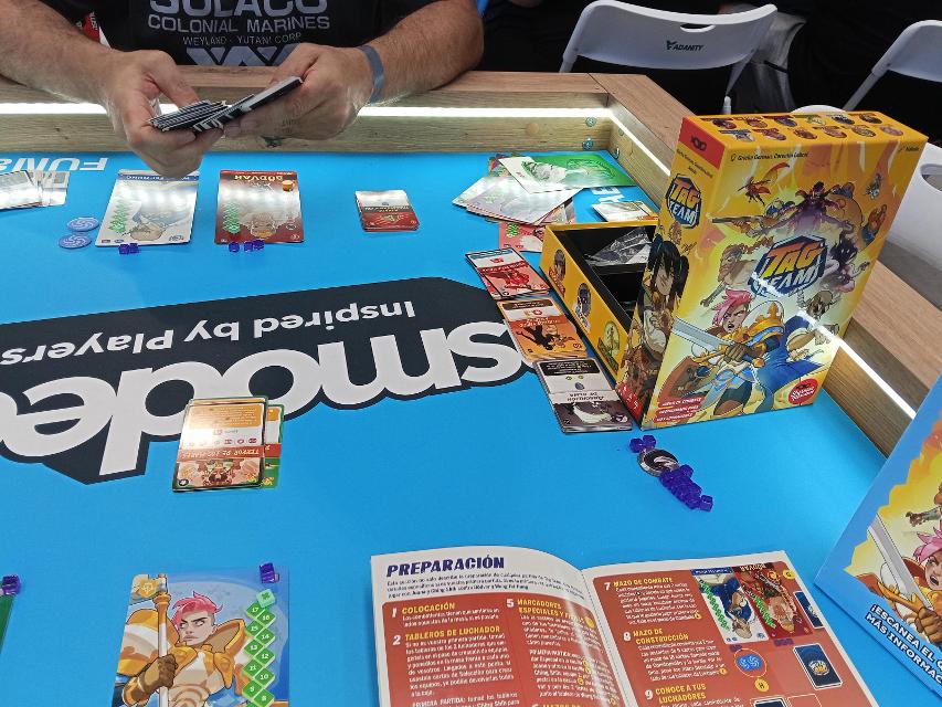Tag Team op tafel, foto van Morriondo
