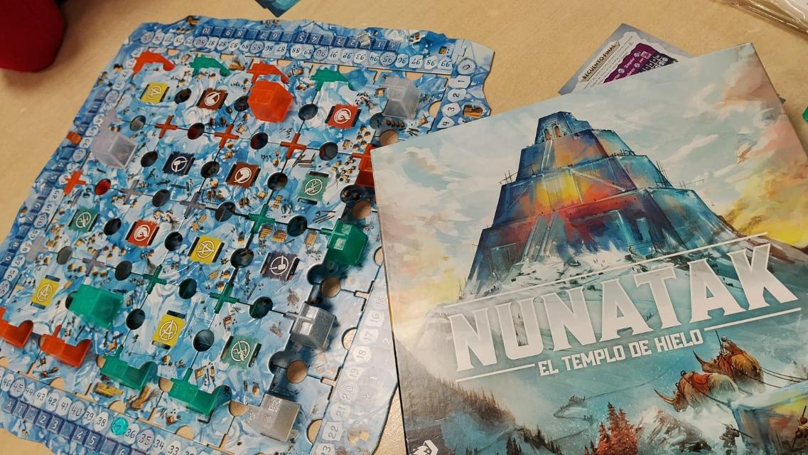 Nunatak: El templo de hielo sobre la taula, foto de Amy