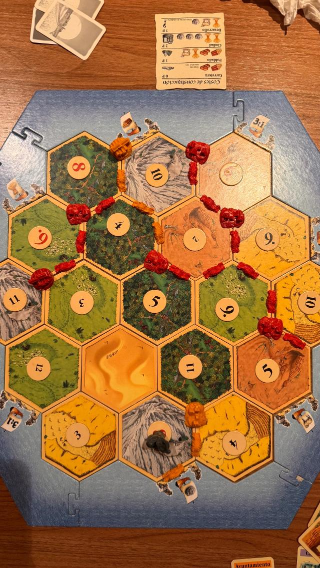 Catan sobre la taula, foto de Glòria