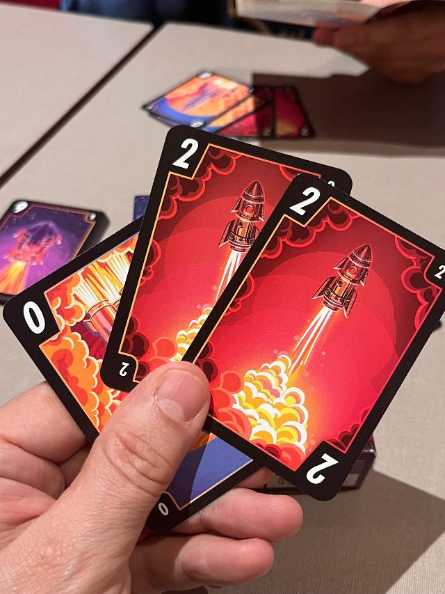 3-2-1 Countdown on the table, photo by Sergio Zer