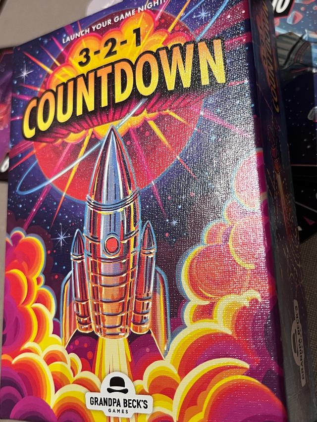 3-2-1 Countdown on the table, photo by Sergio Zer