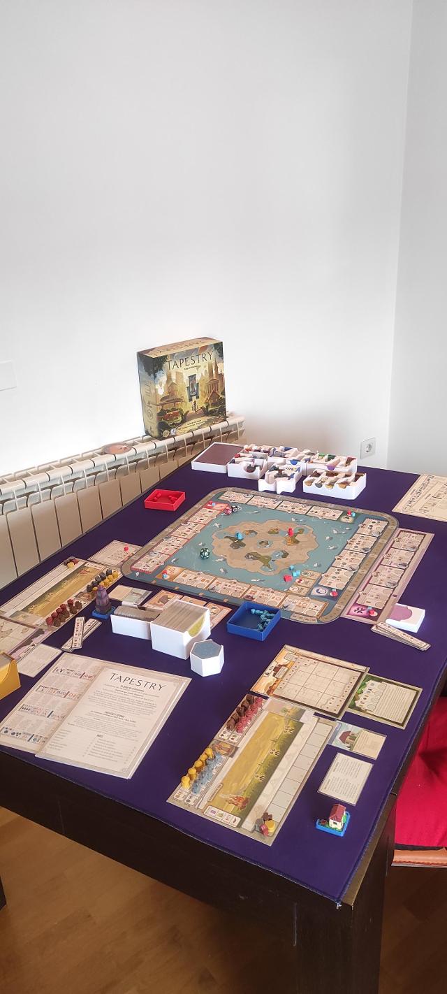 Tapestry on the table, photo by Pauliss