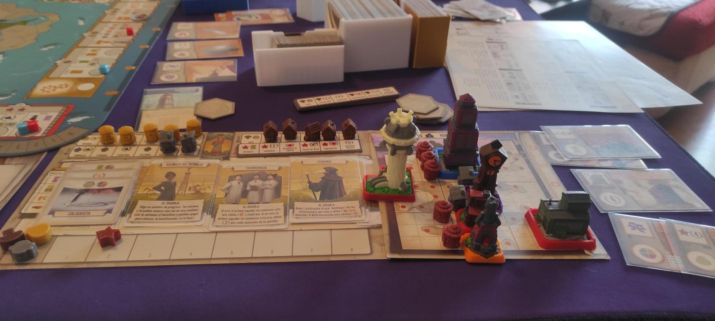 Tapestry on the table, photo by Pauliss