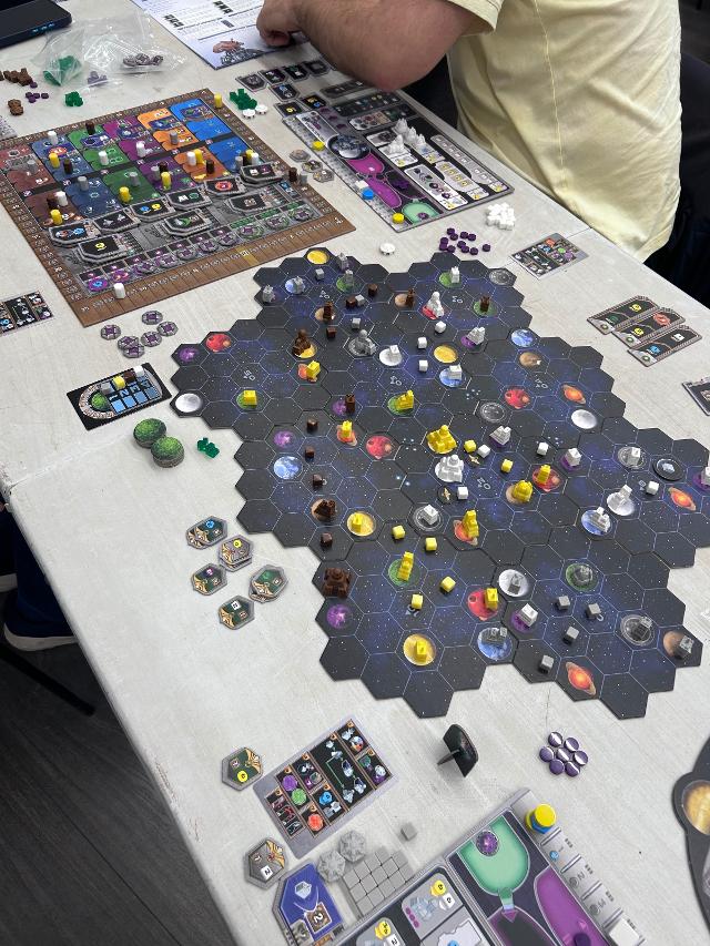 Gaia Project sobre la taula, foto de David