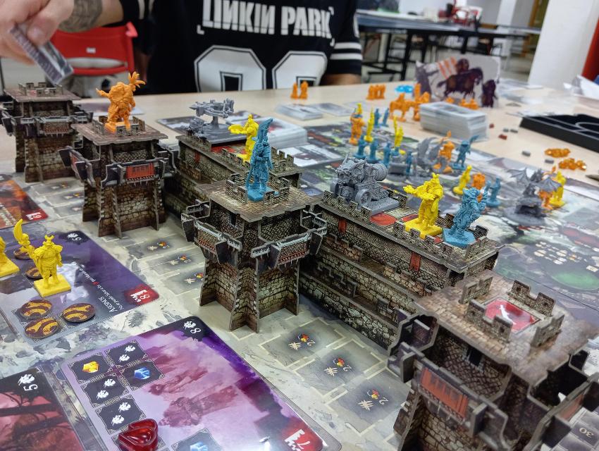 The Great Wall on the table, photo by Estepo Estepoes