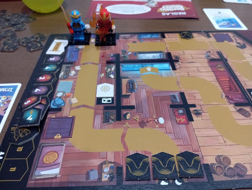 LEGO: NINJAGO – Destiny's Bounty Adventures on the table, photo by Carcolo