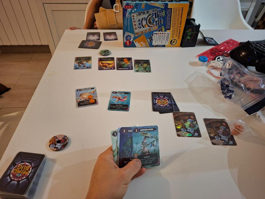 Mindbug: Battlefruit Kingdom na stole, zdjęcie: Artur Rodríguez Coma