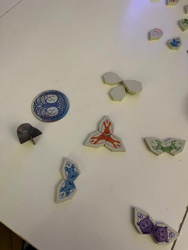Triqueta on the table, photo by rox