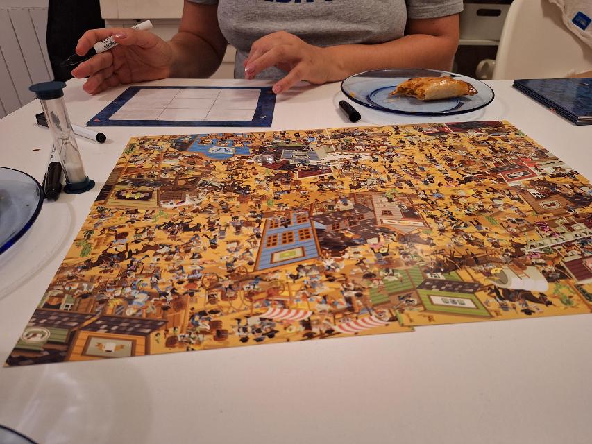 Last Message on the table, photo by Artur Rodríguez Coma