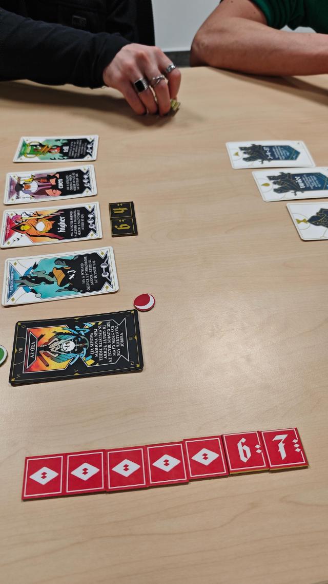 The Shipwreck Arcana on the table, photo by tienlevy