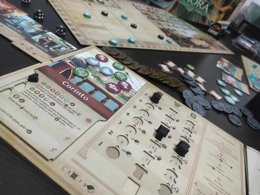 Khôra: Rise of an Empire on the table, photo by Pauliss