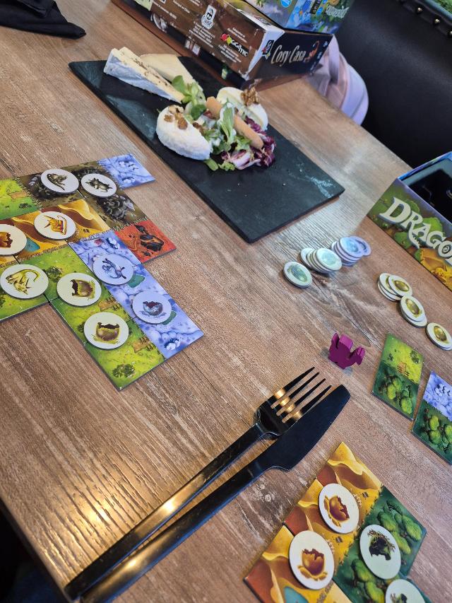 Dragomino sur la table, photo de Sweetnesspanda