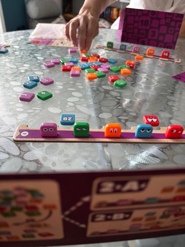 Magic Five sul tavolo, foto di Nina