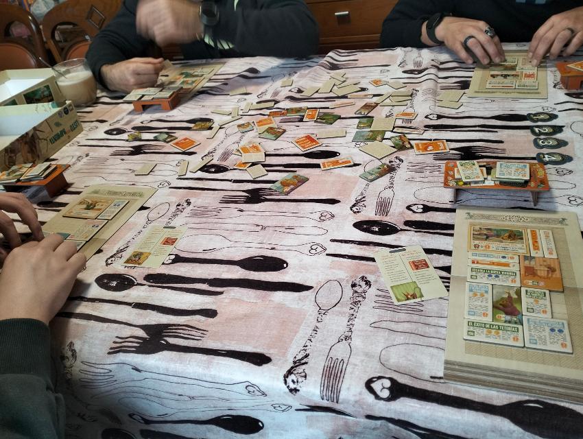 Les v pressu na stole, foto: Ghospi