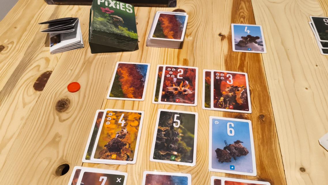 Pixies on the table, photo by Mochilo