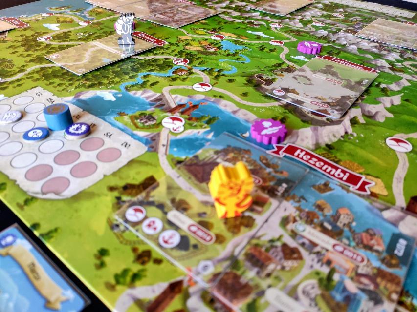 桌上的Lands of Galzyr,照片来自 Mario Estruch