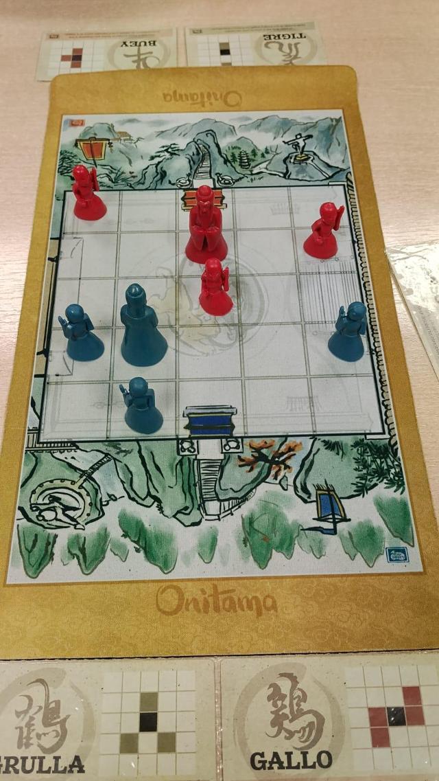 Onitama sobre la taula, foto de Amy