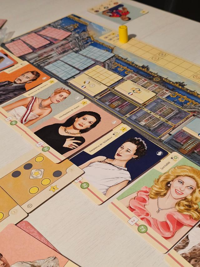 The Battle of Versailles on the table, photo by Jugar y Leer